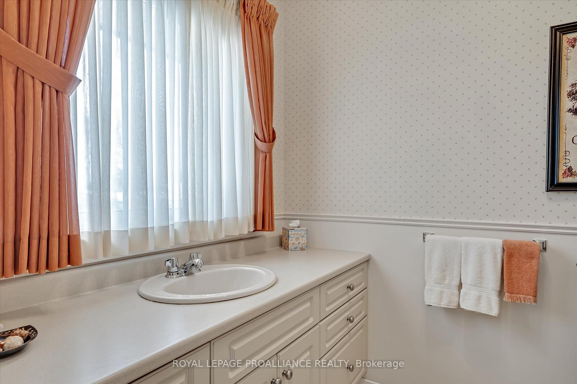 Photo 21 of 114 O'Carroll Avenue, Peterborough, Northcrest Ward 5 — HOMEH