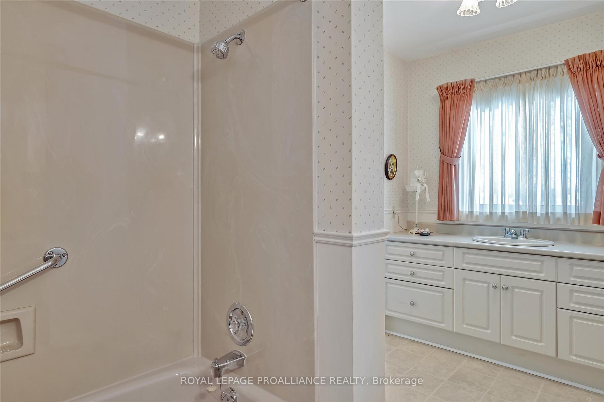 Photo 16 of 114 O'Carroll Avenue, Peterborough, Northcrest Ward 5 — HOMEH
