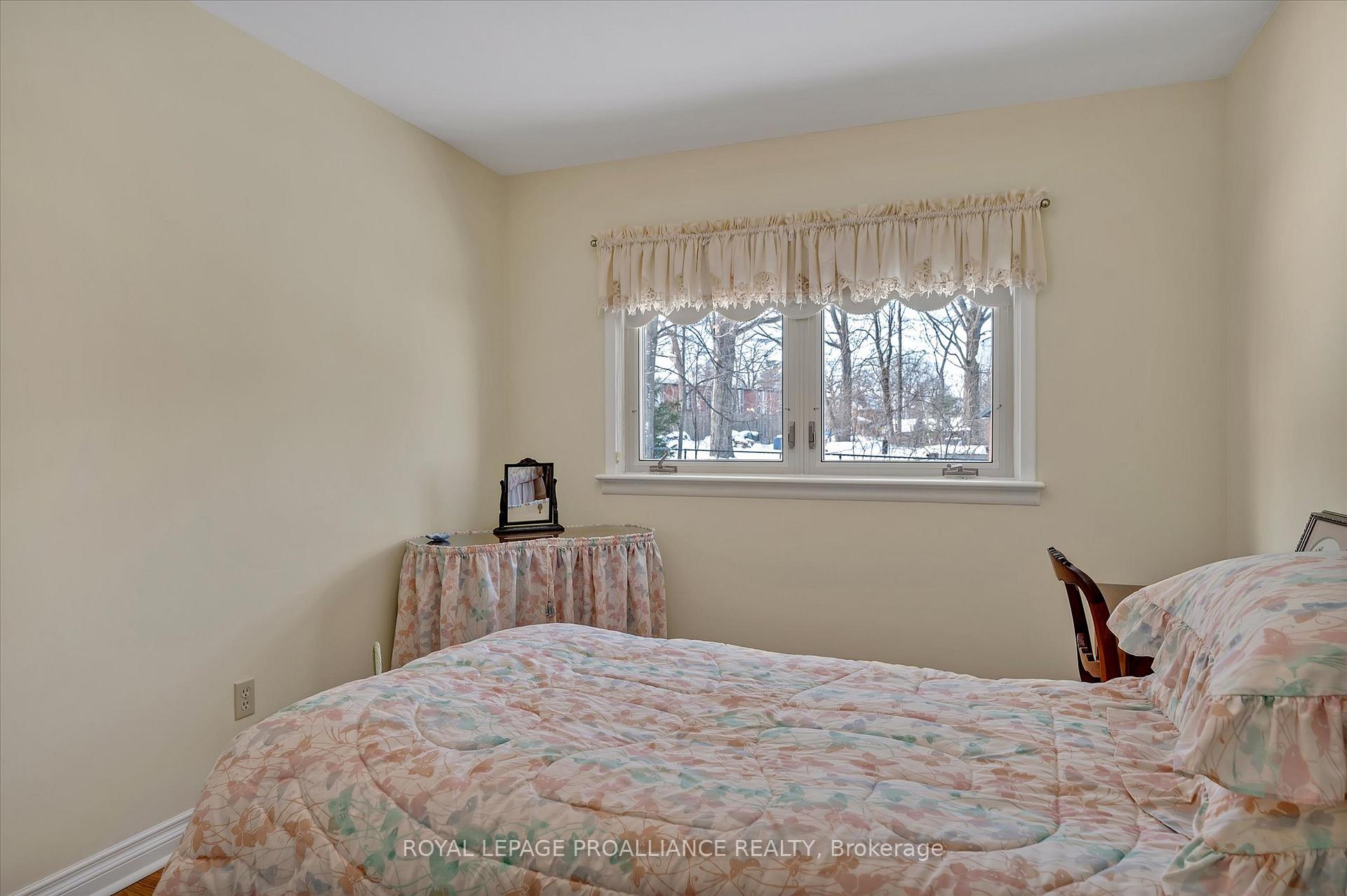 Photo 9 of 114 O'Carroll Avenue, Peterborough, Northcrest Ward 5 — HOMEH