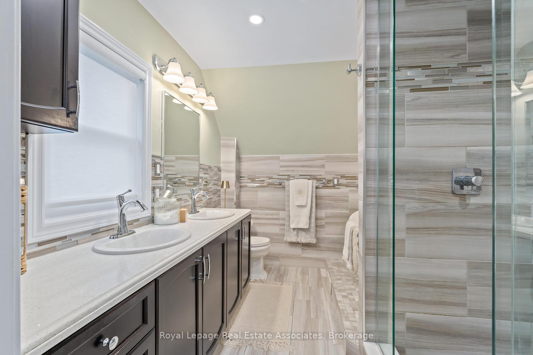 Photo 48 of 119 Crescent Street, Halton Hills, Acton — HOMEH