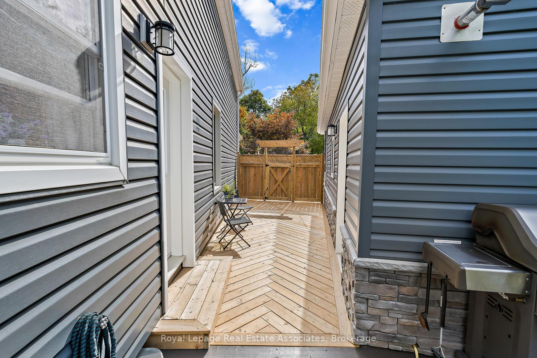 Photo 15 of 119 Crescent Street, Halton Hills, Acton — HOMEH