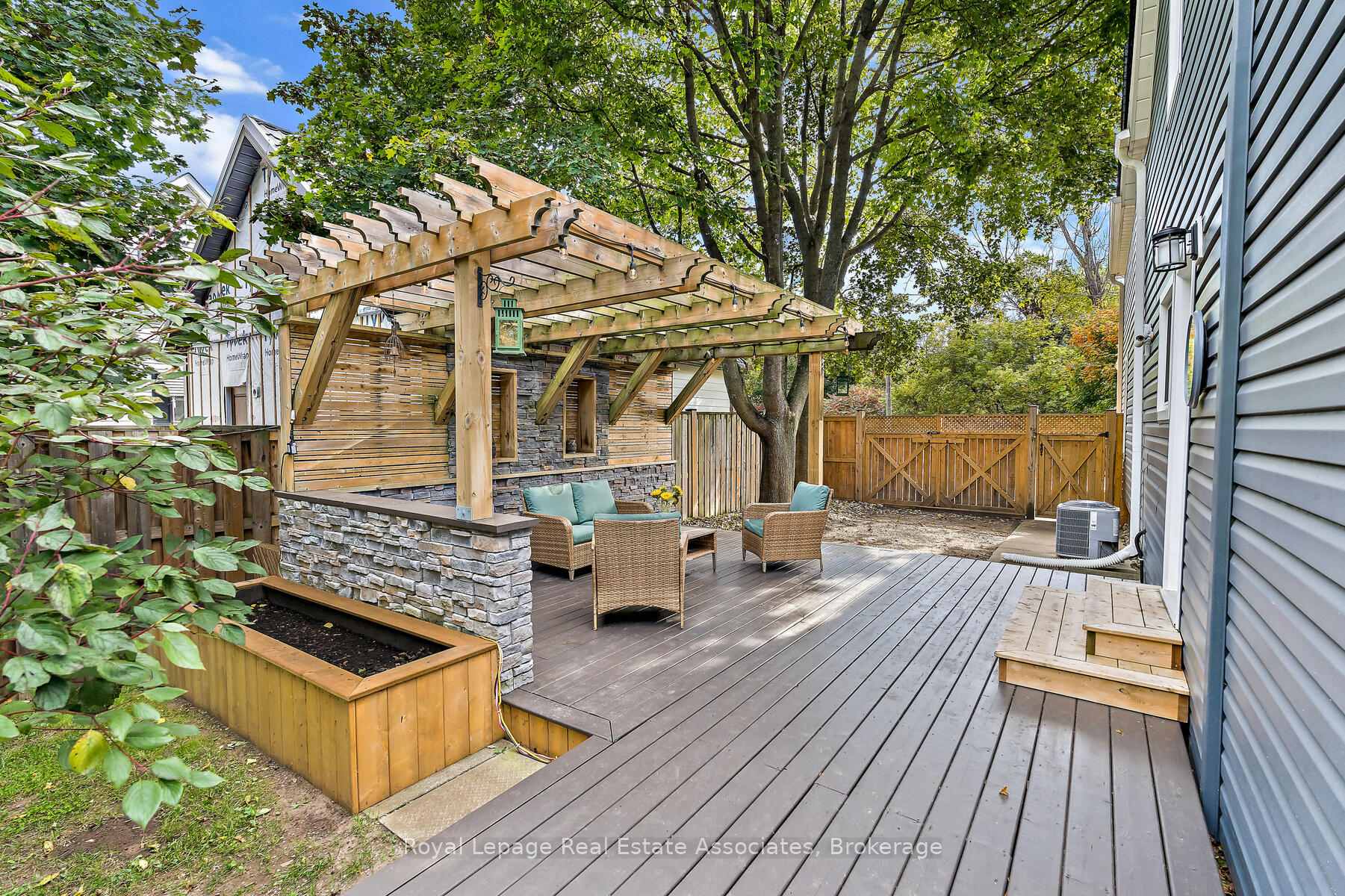 Photo 45 of 119 Crescent Street, Halton Hills, Acton — HOMEH