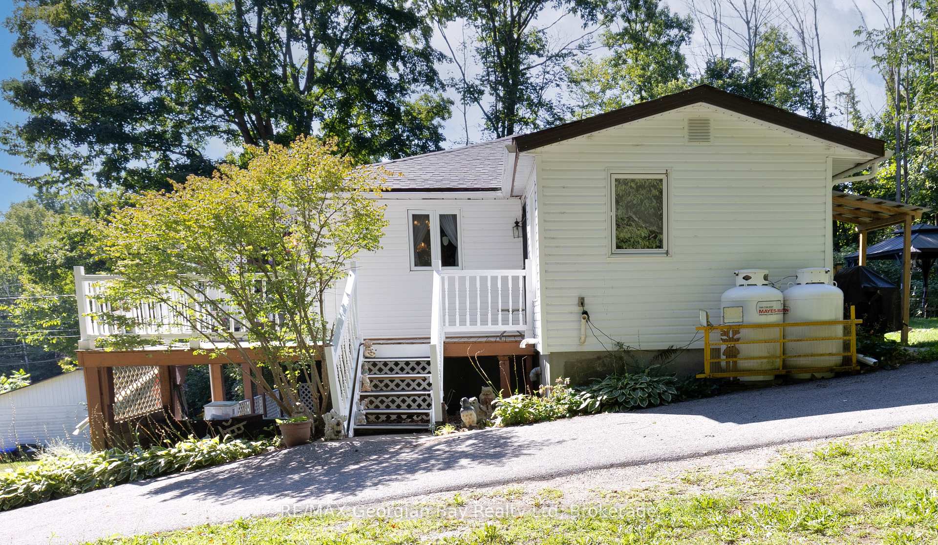 Front of 426 David Avenue