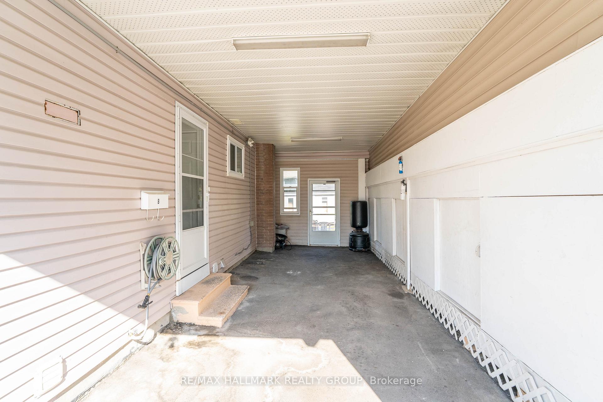 Photo 2 of 591 Eastvale Drive, Ottawa, Beacon Hill North — HOMEH