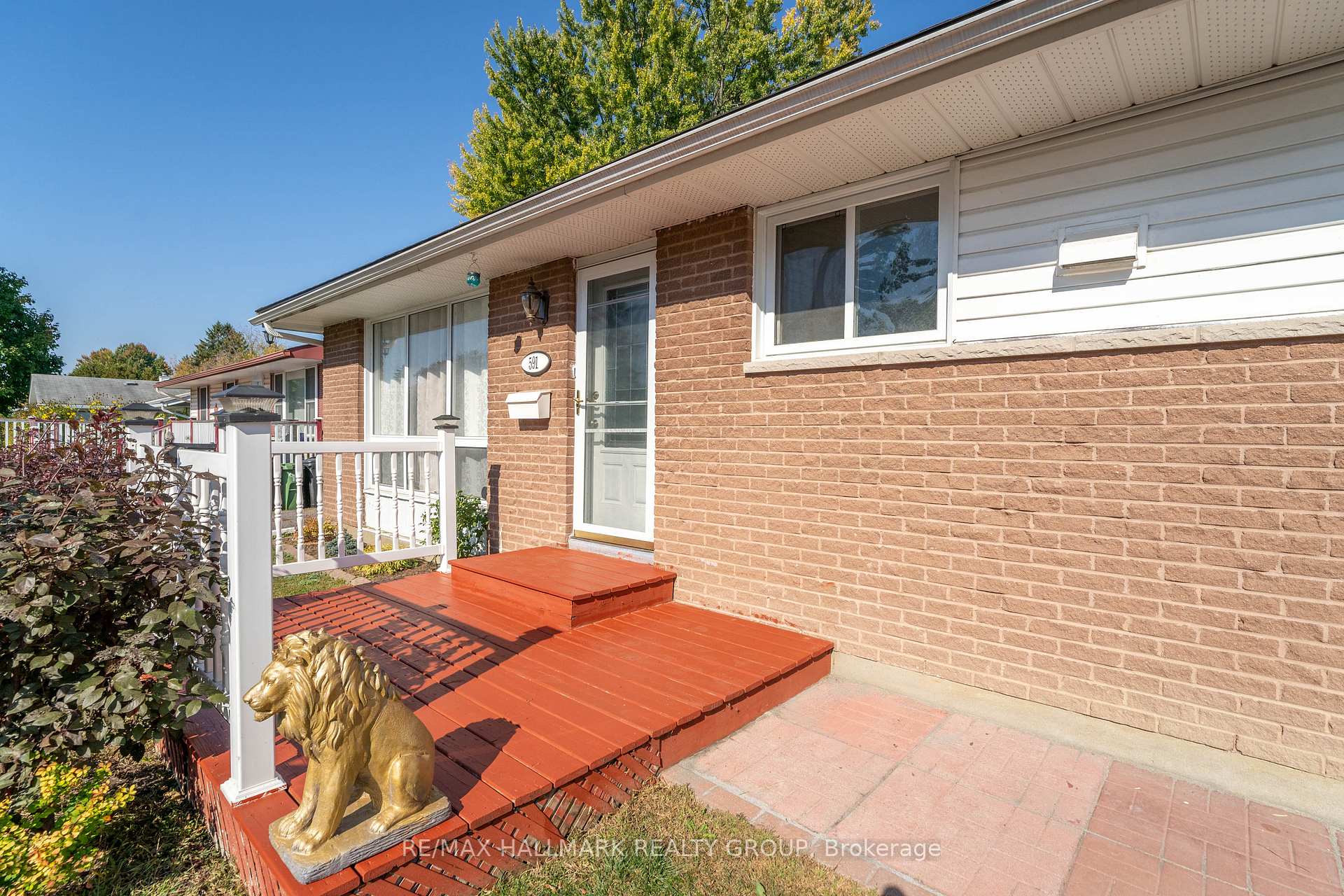 Photo 6 of 591 Eastvale Drive, Ottawa, Beacon Hill North — HOMEH