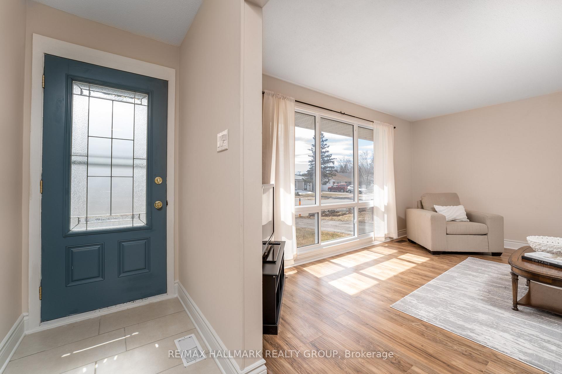 Photo 19 of 591 Eastvale Drive, Ottawa, Beacon Hill North — HOMEH