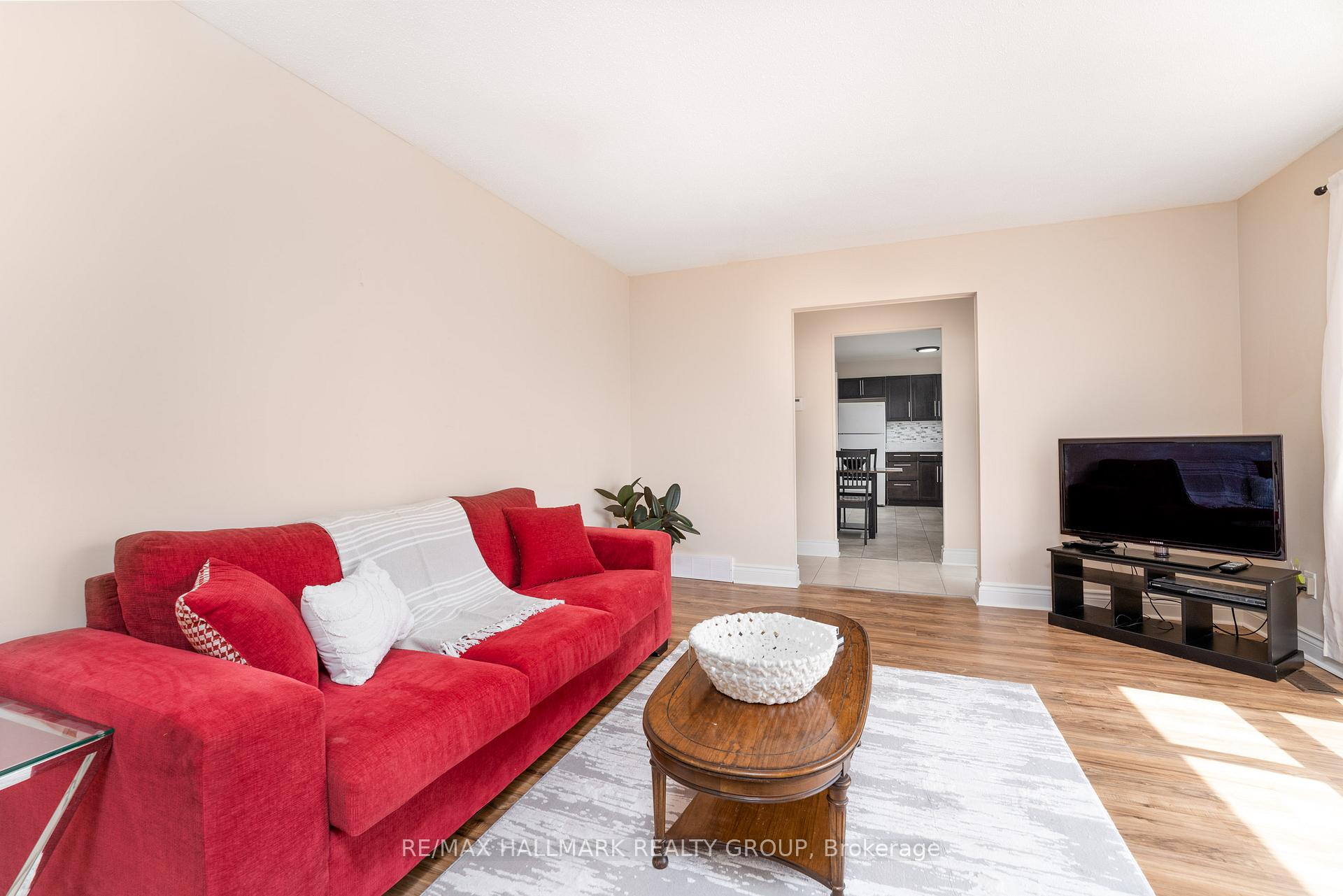 Photo 9 of 591 Eastvale Drive, Ottawa, Beacon Hill North — HOMEH