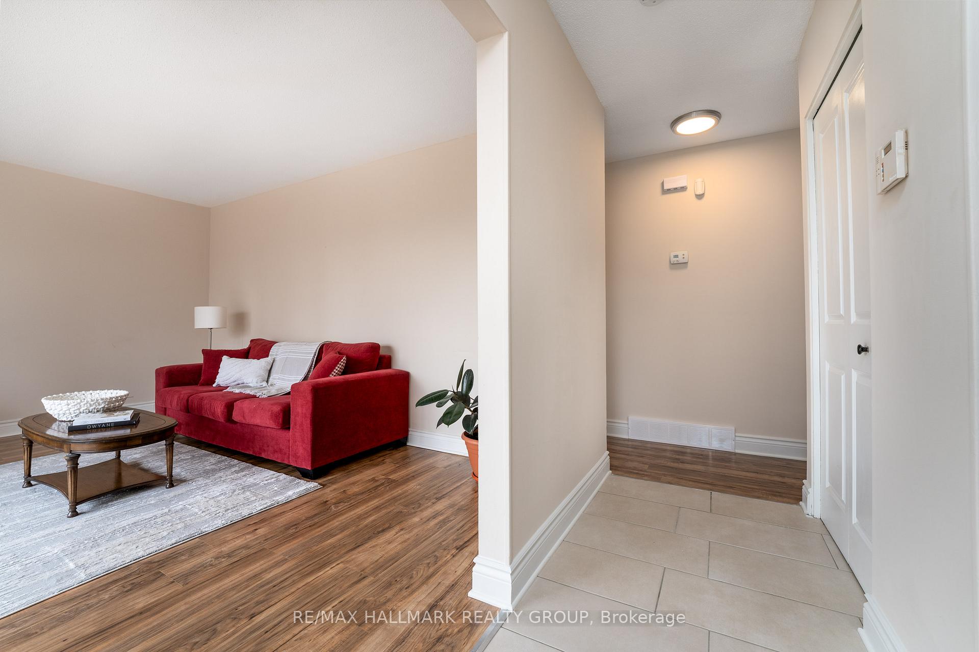 Photo 10 of 591 Eastvale Drive, Ottawa, Beacon Hill North — HOMEH