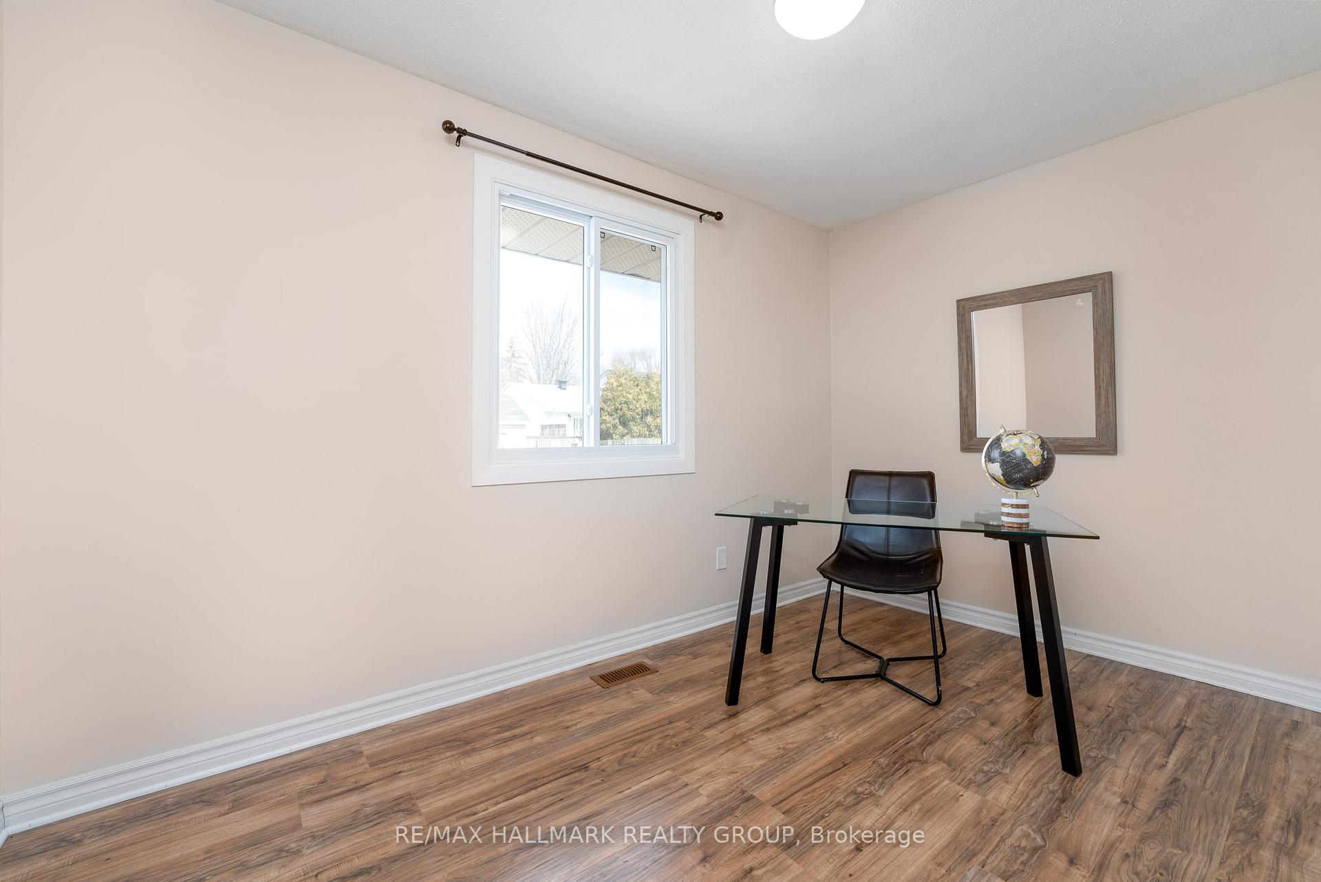 Photo 35 of 591 Eastvale Drive, Ottawa, Beacon Hill North — HOMEH