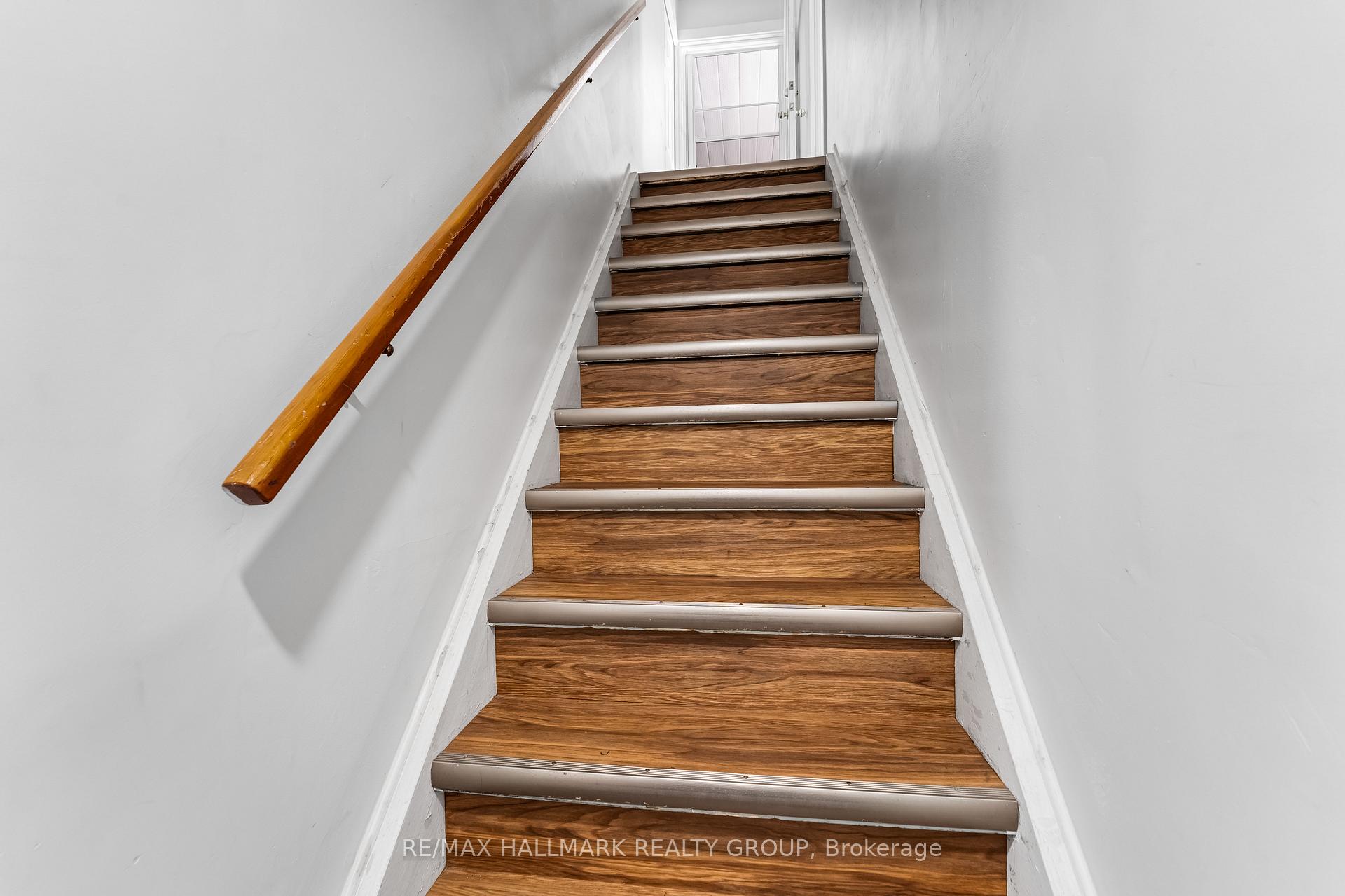 Photo 5 of 591 Eastvale Drive, Ottawa, Beacon Hill North — HOMEH