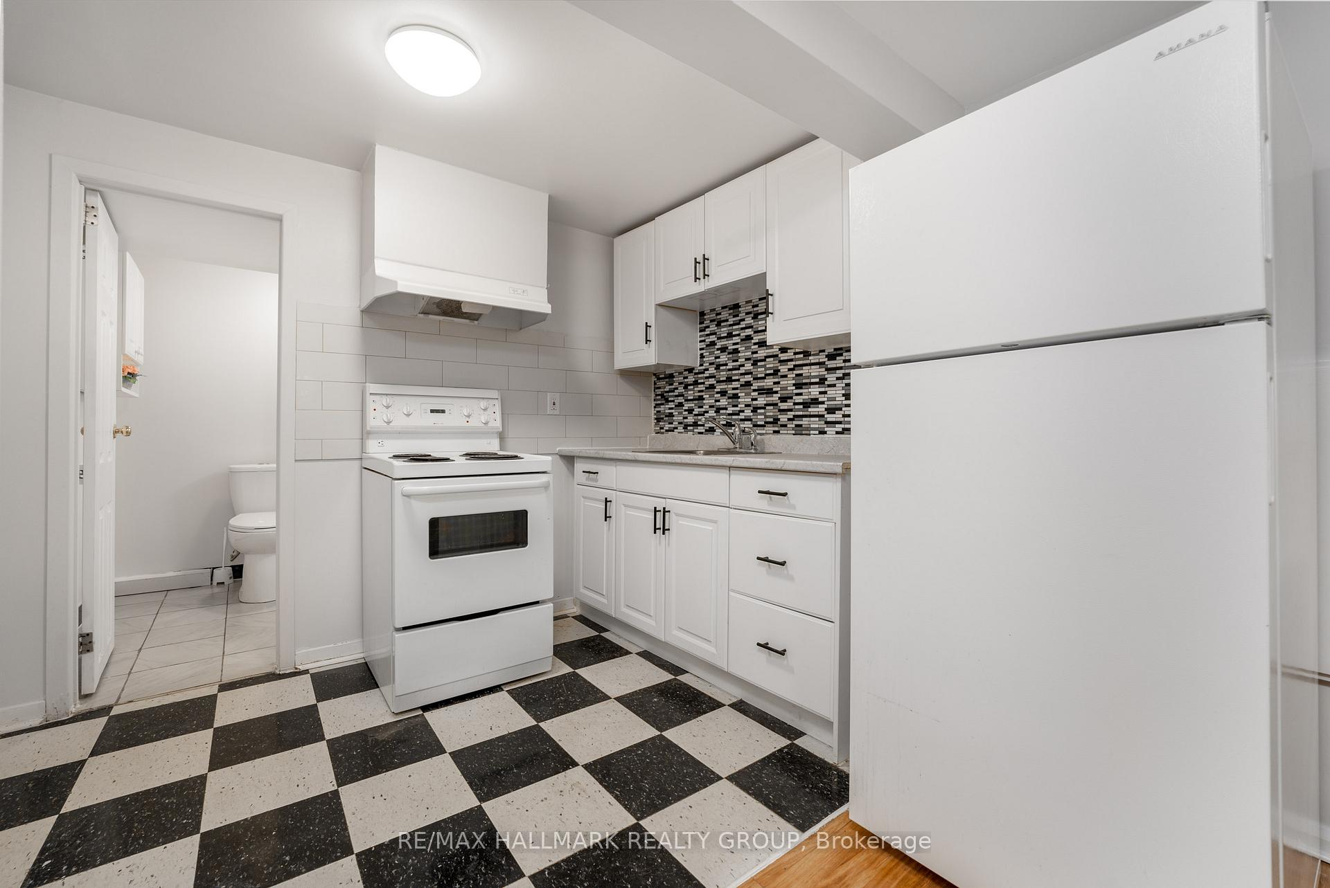 Photo 24 of 591 Eastvale Drive, Ottawa, Beacon Hill North — HOMEH