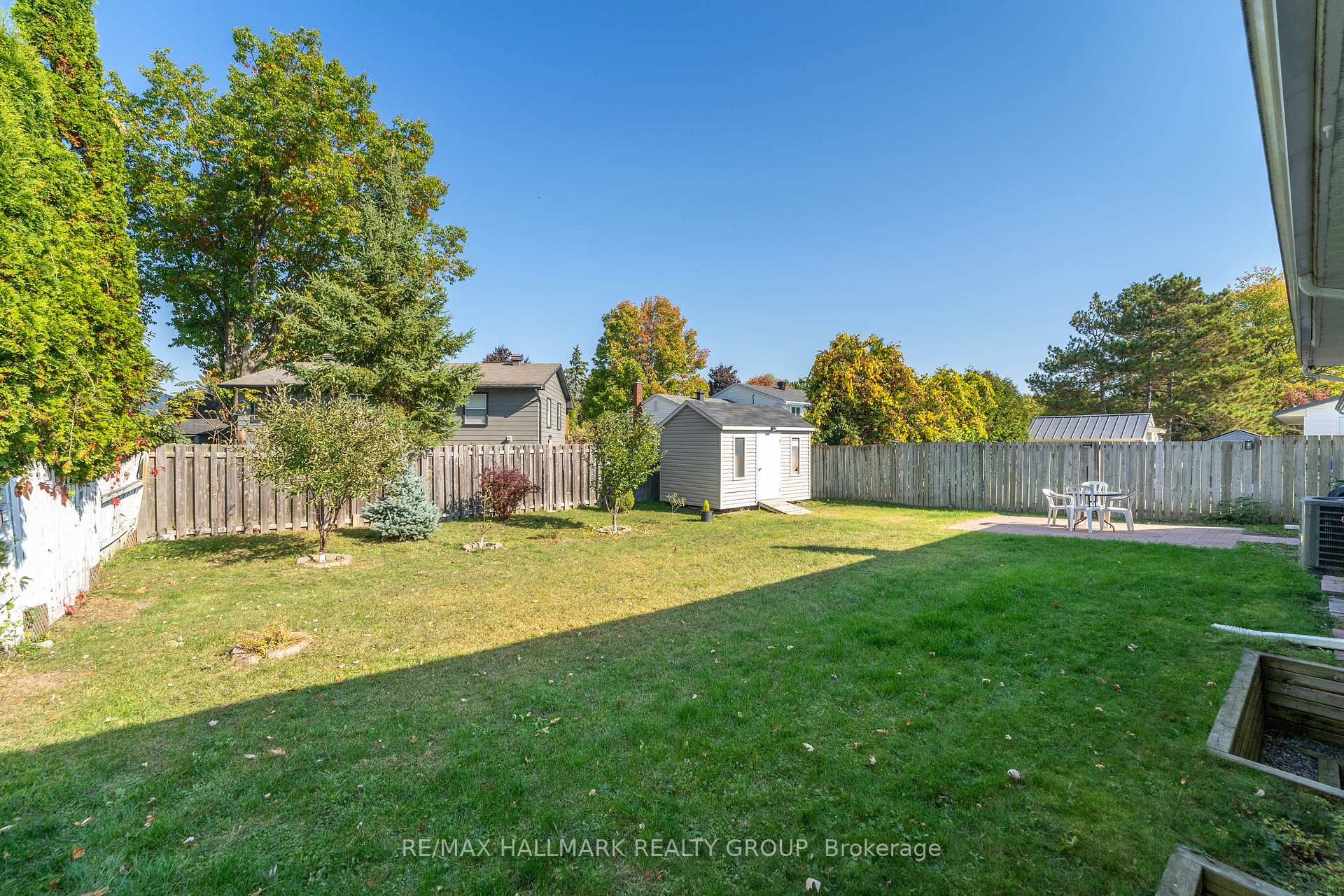 Photo 36 of 591 Eastvale Drive, Ottawa, Beacon Hill North — HOMEH