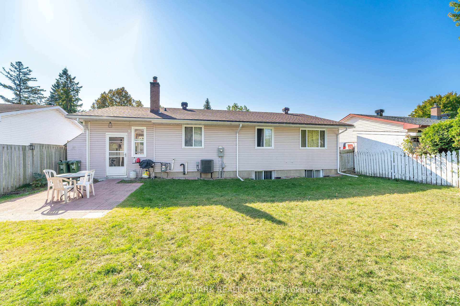 Photo 23 of 591 Eastvale Drive, Ottawa, Beacon Hill North — HOMEH