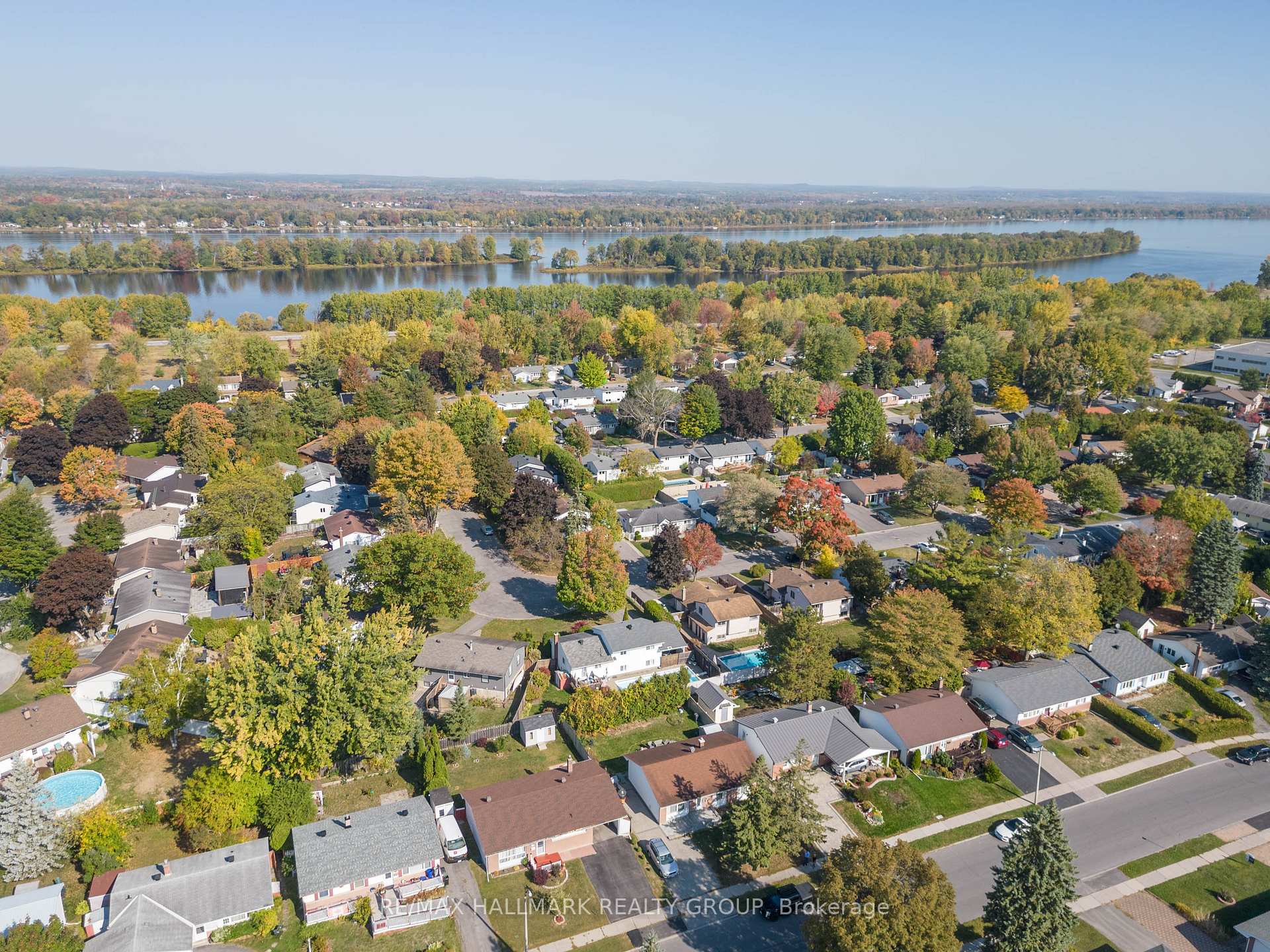 Photo 37 of 591 Eastvale Drive, Ottawa, Beacon Hill North — HOMEH