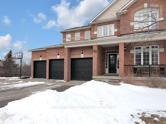 Photo 8 of 32 River Rock Crescent, Brampton, Fletcher's Meadow — HOMEH