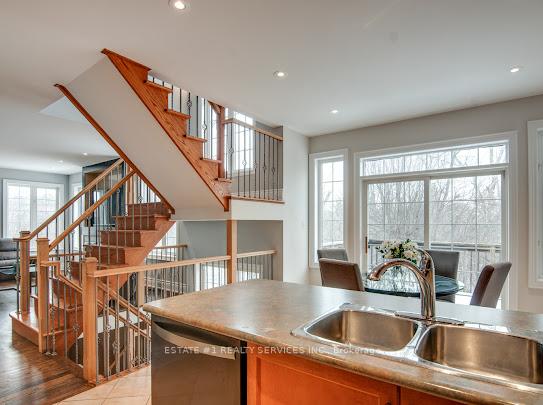 Photo 23 of 32 River Rock Crescent, Brampton, Fletcher's Meadow — HOMEH