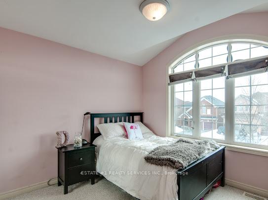 Photo 12 of 32 River Rock Crescent, Brampton, Fletcher's Meadow — HOMEH