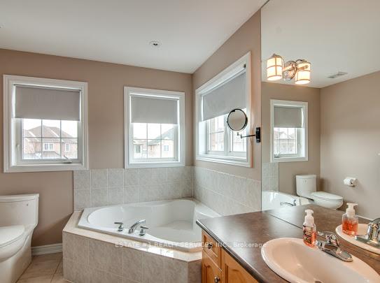 Photo 18 of 32 River Rock Crescent, Brampton, Fletcher's Meadow — HOMEH