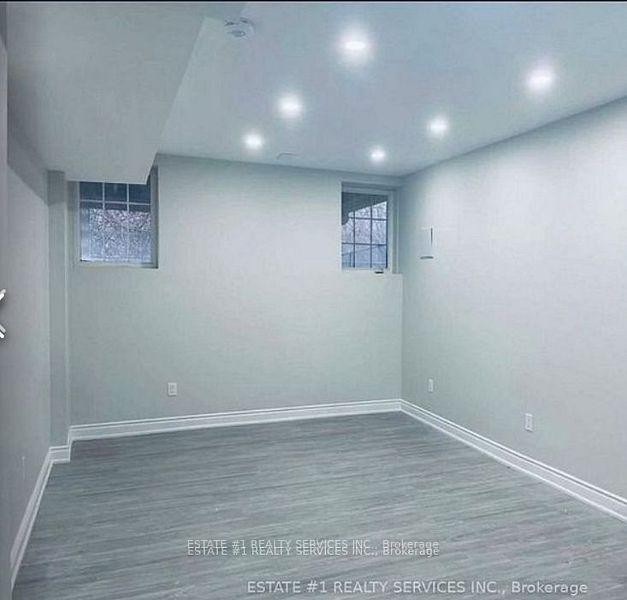 Photo 20 of 32 River Rock Crescent, Brampton, Fletcher's Meadow — HOMEH