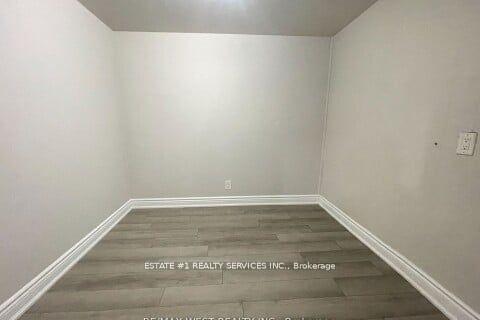 Photo 14 of 32 River Rock Crescent, Brampton, Fletcher's Meadow — HOMEH