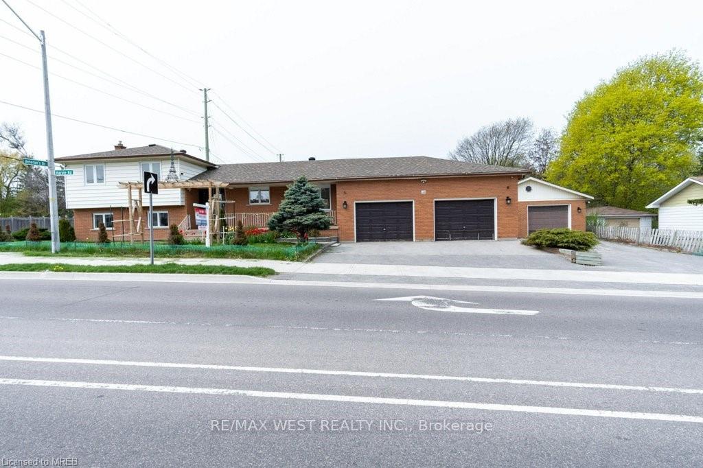 Photo 3 of 146 Harvie Road, Barrie, Holly — HOMEH
