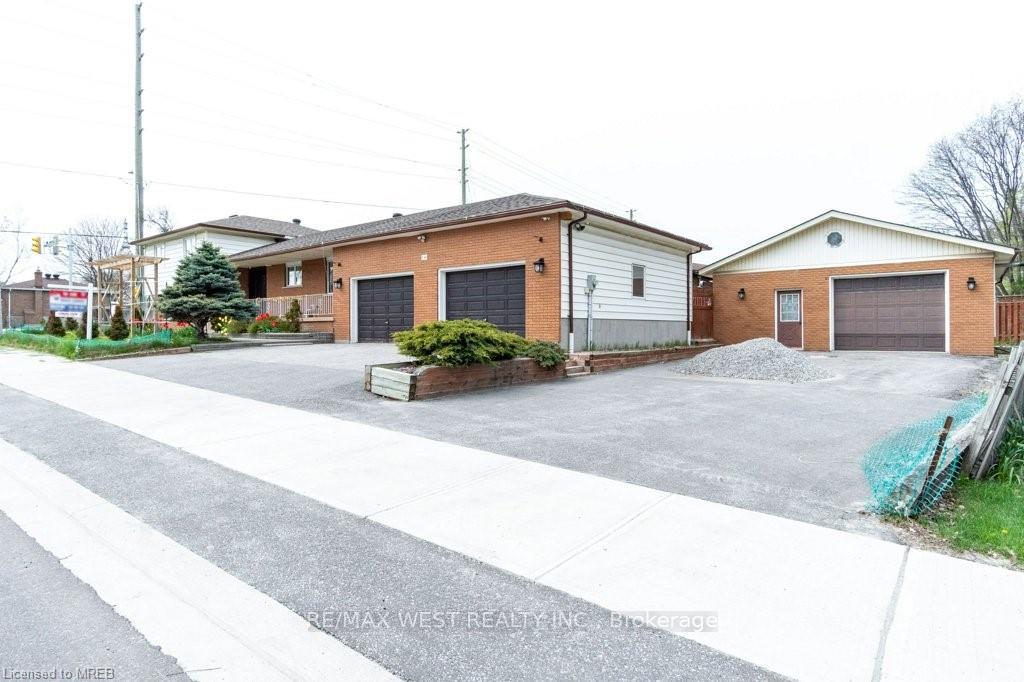 Photo 2 of 146 Harvie Road, Barrie, Holly — HOMEH