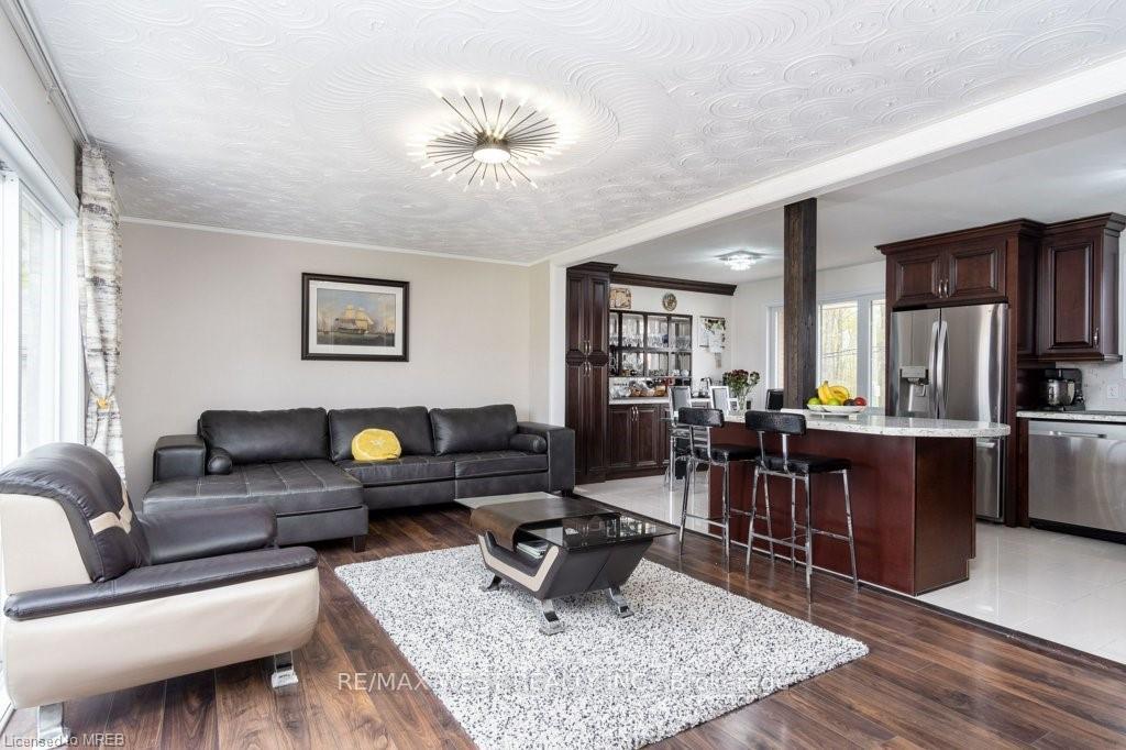 Photo 10 of 146 Harvie Road, Barrie, Holly — HOMEH