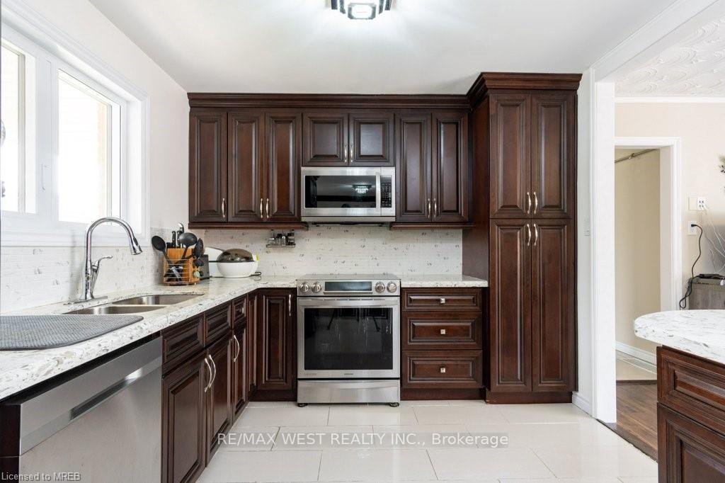 Photo 38 of 146 Harvie Road, Barrie, Holly — HOMEH