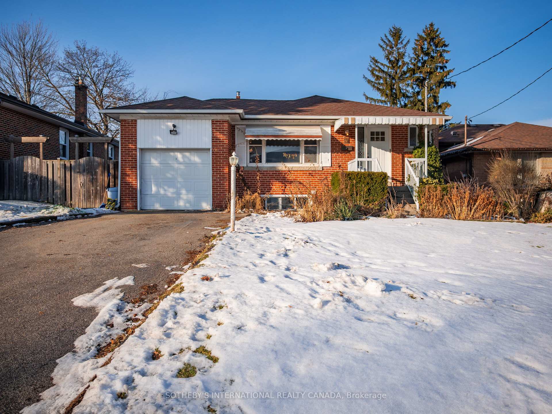 Photo 2 of 4 Riverlea Drive, Etobicoke, Humber Heights — HOMEH