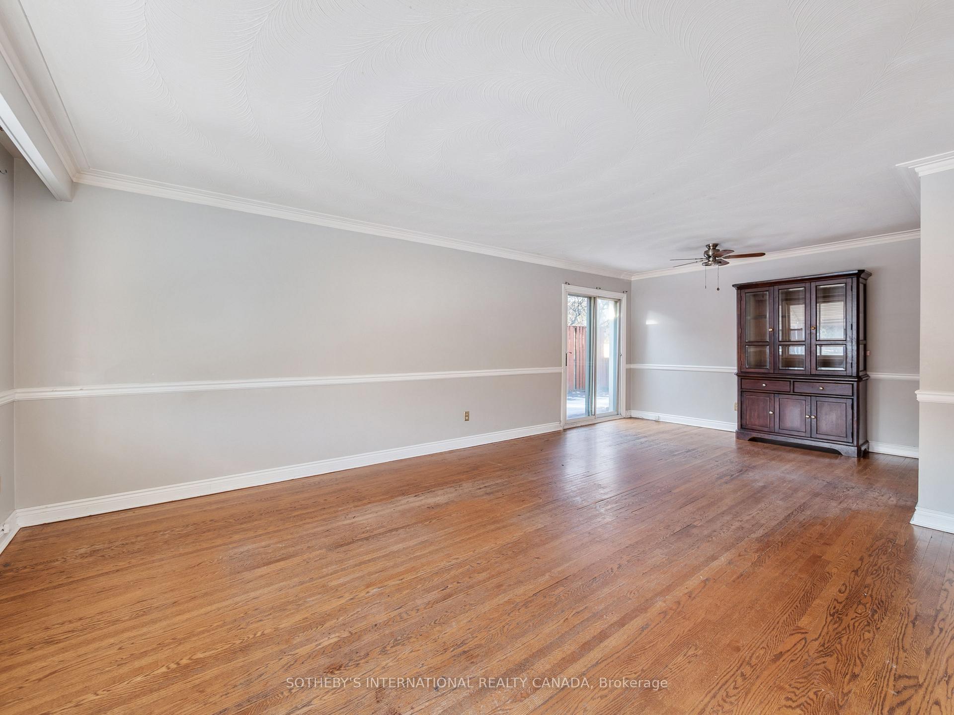Photo 4 of 4 Riverlea Drive, Etobicoke, Humber Heights — HOMEH