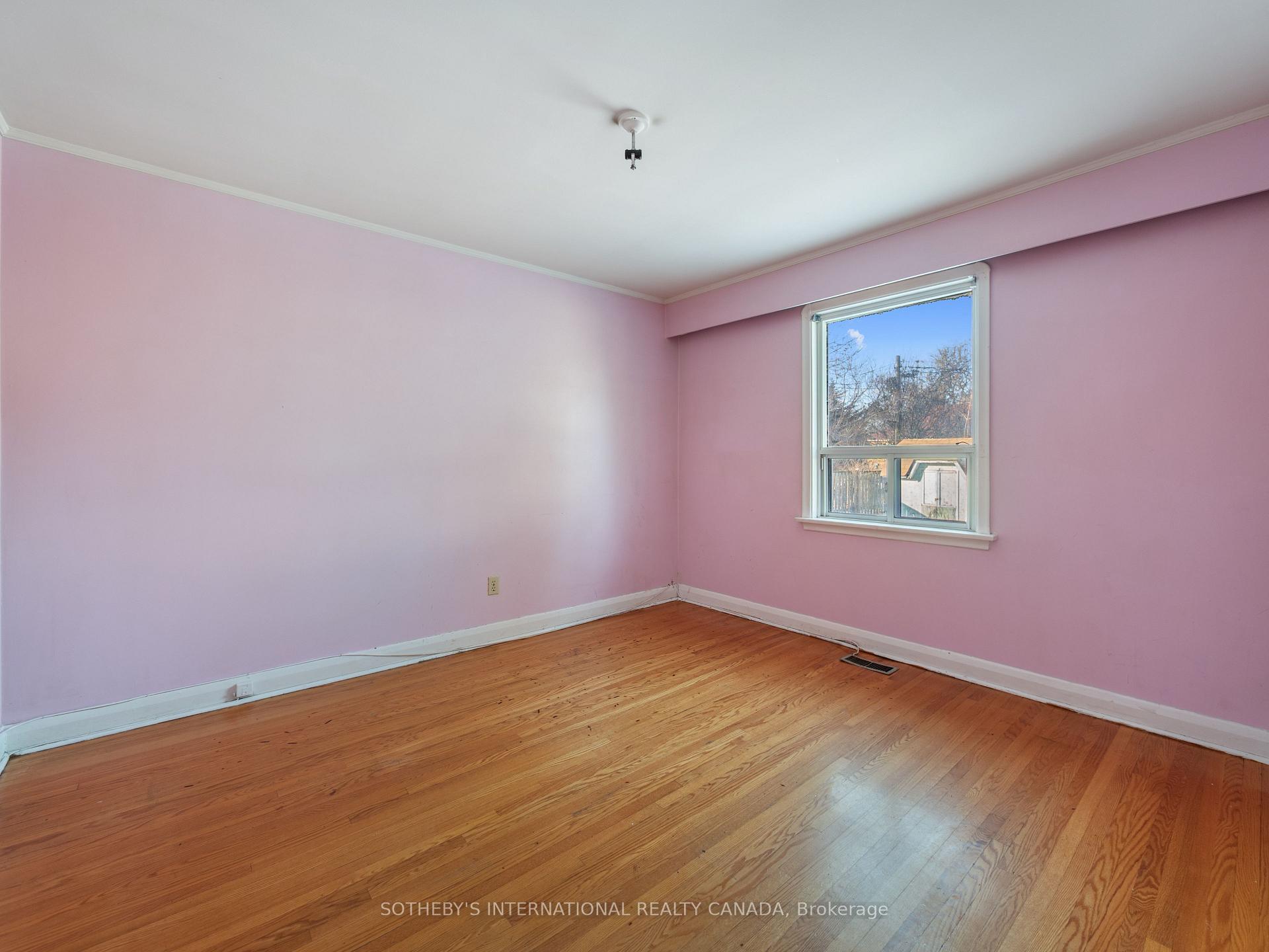 Photo 7 of 4 Riverlea Drive, Etobicoke, Humber Heights — HOMEH