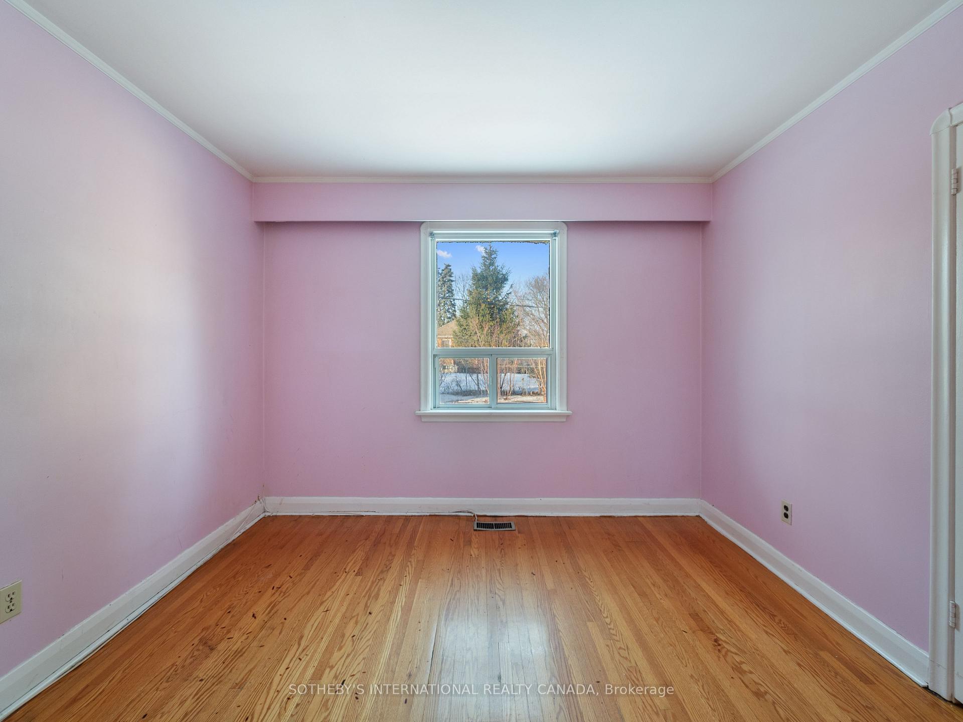 Photo 14 of 4 Riverlea Drive, Etobicoke, Humber Heights — HOMEH