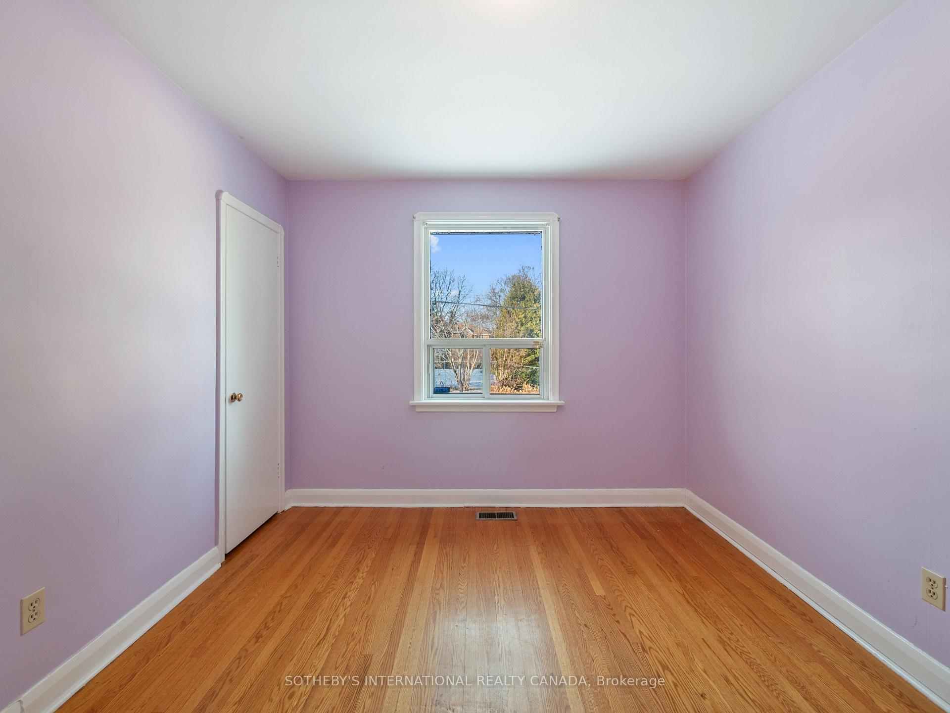Photo 15 of 4 Riverlea Drive, Etobicoke, Humber Heights — HOMEH