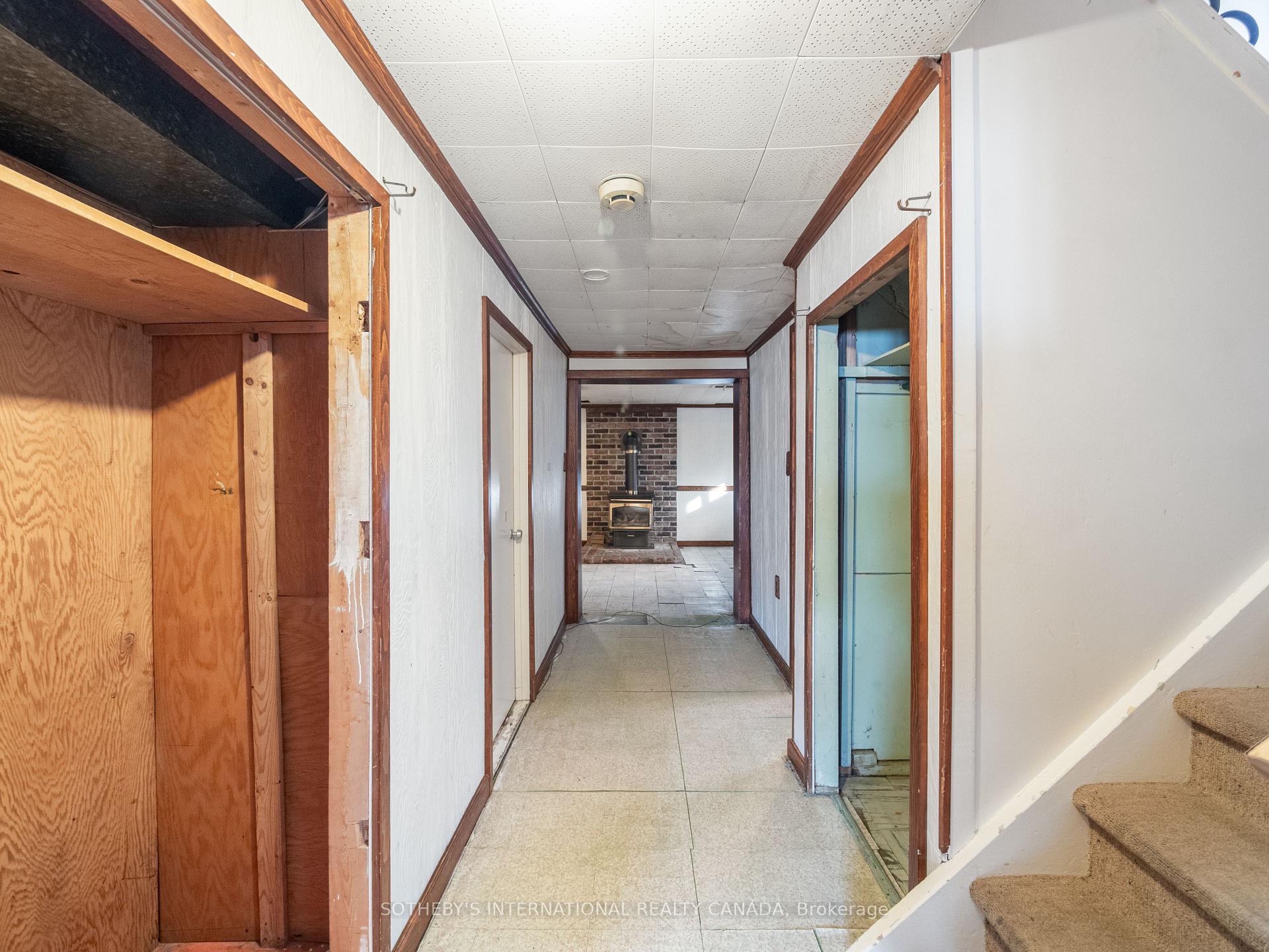 Photo 3 of 4 Riverlea Drive, Etobicoke, Humber Heights — HOMEH