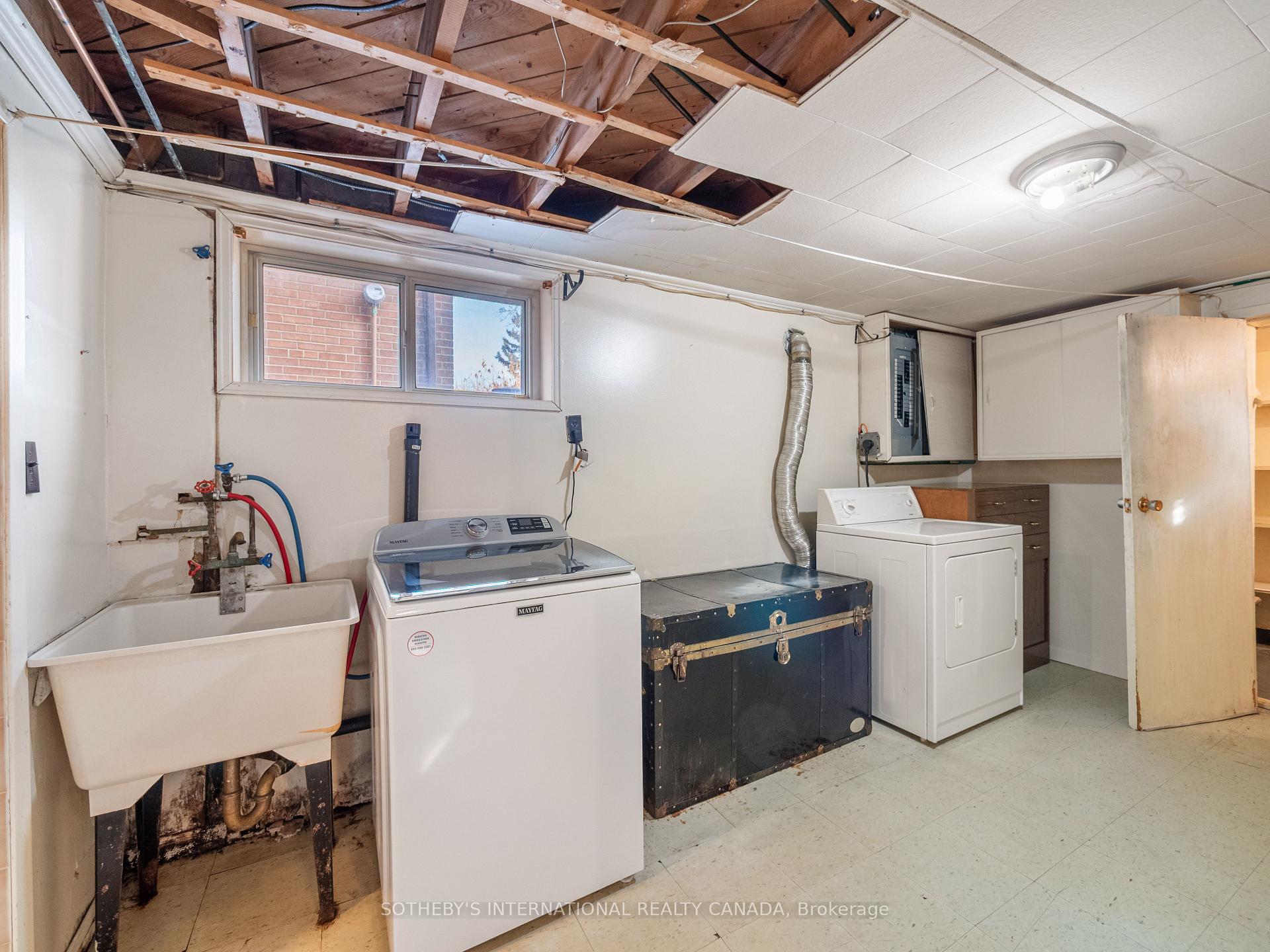 Photo 8 of 4 Riverlea Drive, Etobicoke, Humber Heights — HOMEH