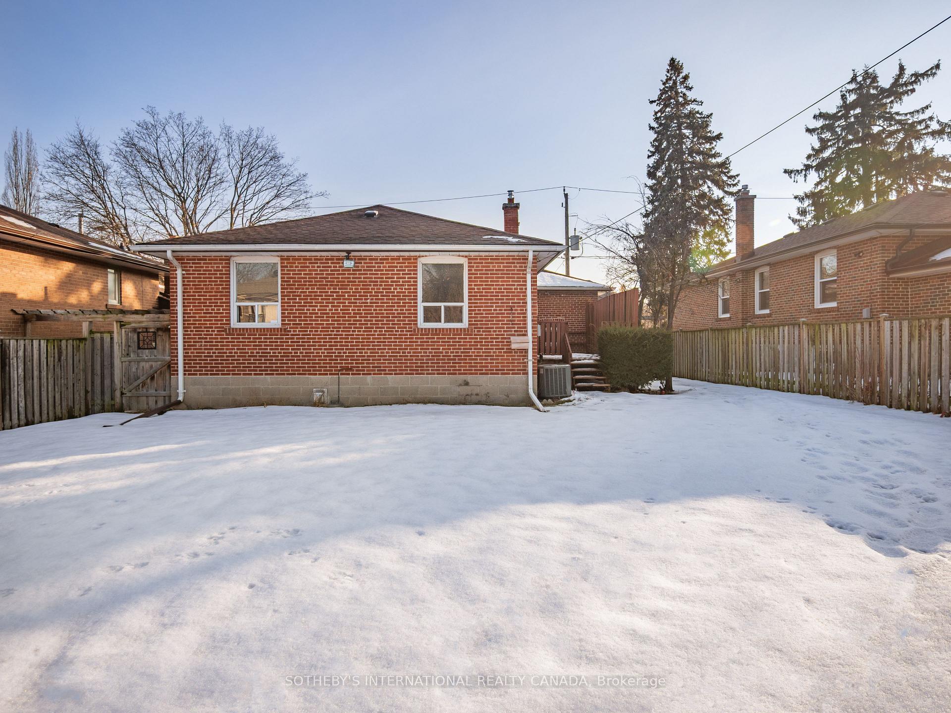 Photo 32 of 4 Riverlea Drive, Etobicoke, Humber Heights — HOMEH