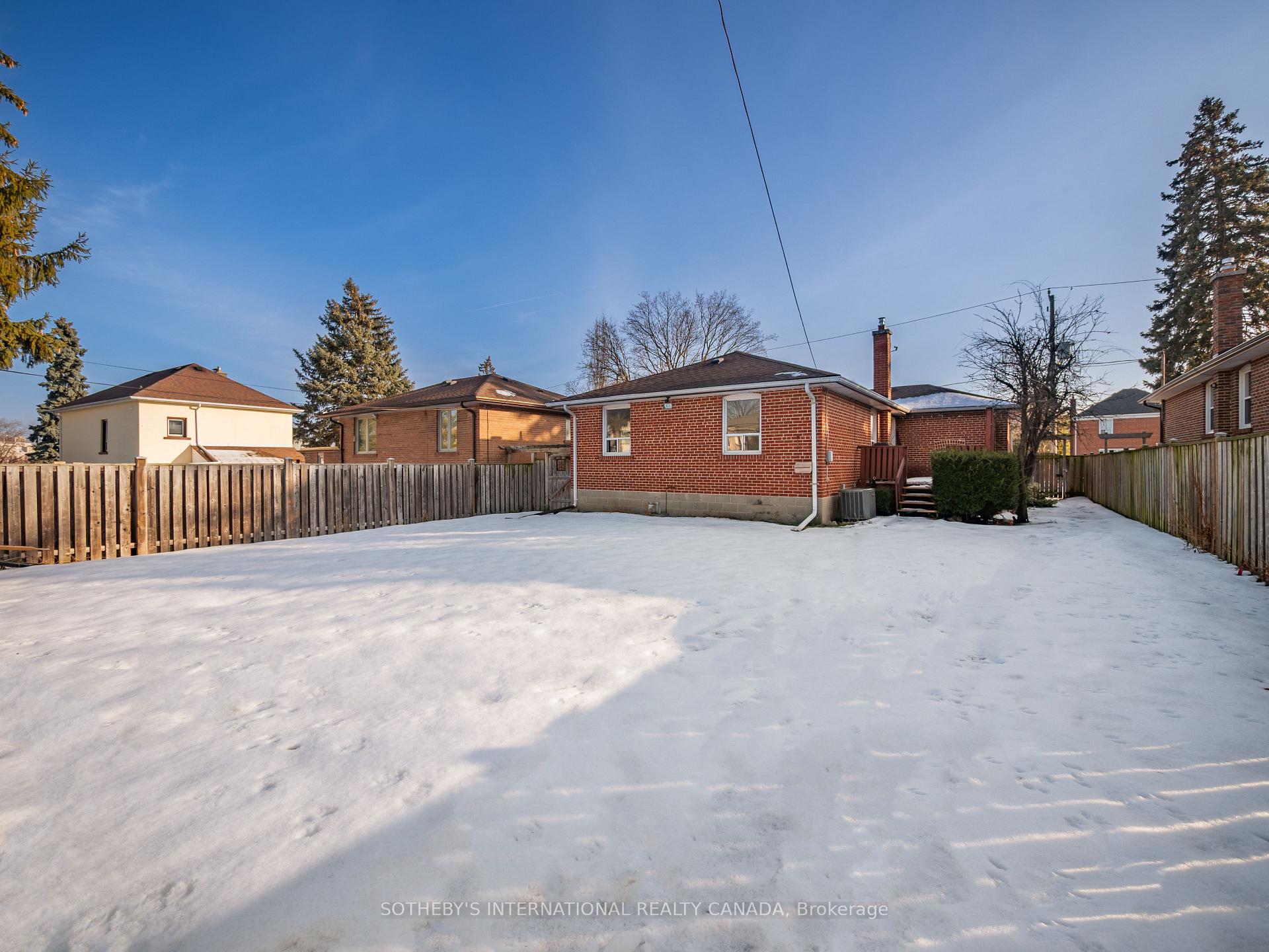 Photo 18 of 4 Riverlea Drive, Etobicoke, Humber Heights — HOMEH