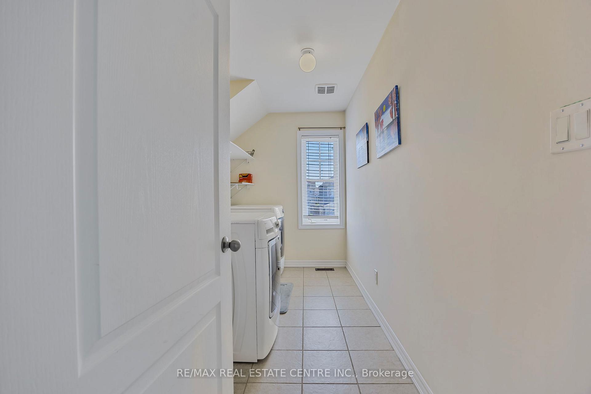Photo 3 of 904 O'Reilly Crescent, Shelburne — HOMEH