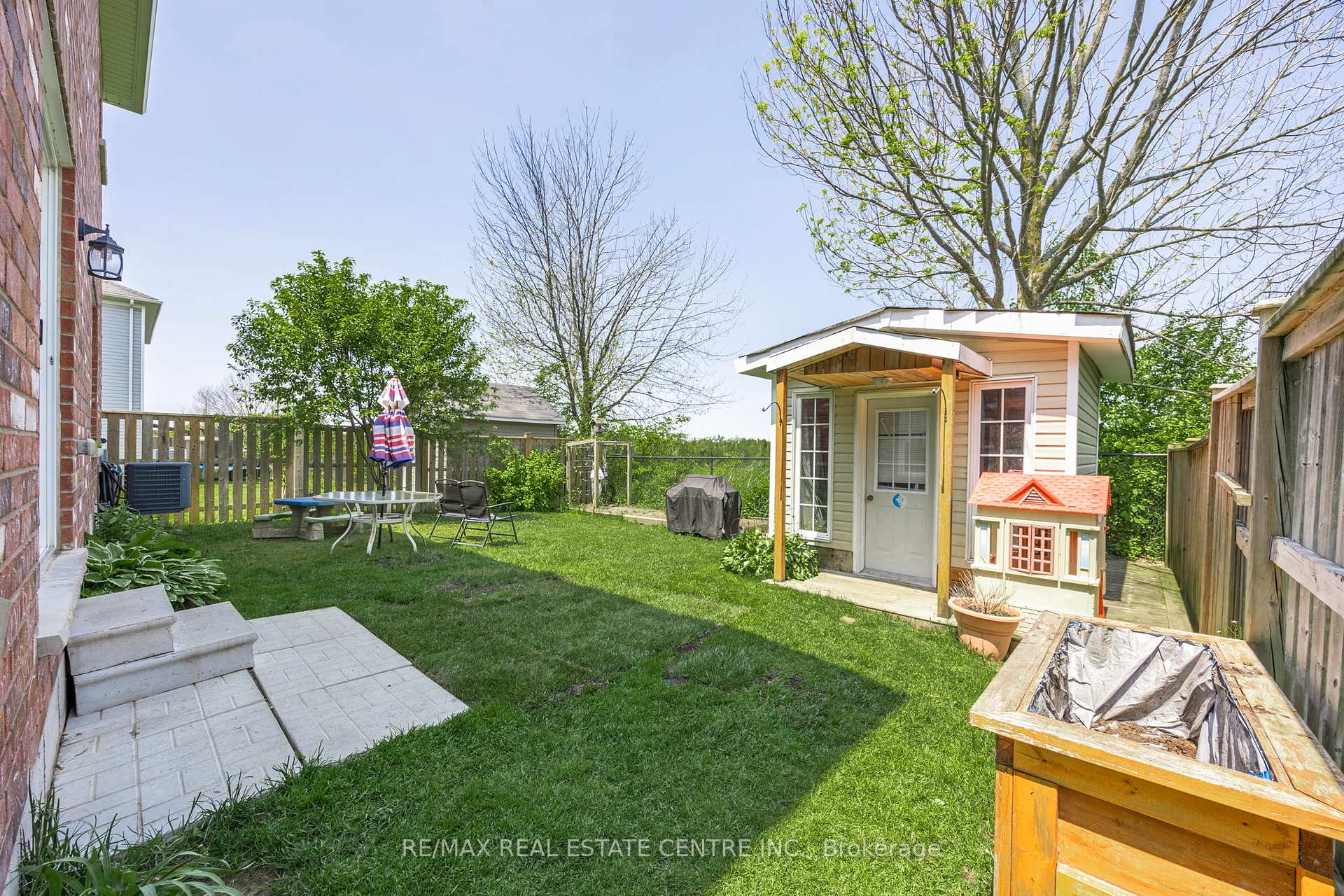 Photo 5 of 904 O'Reilly Crescent, Shelburne — HOMEH