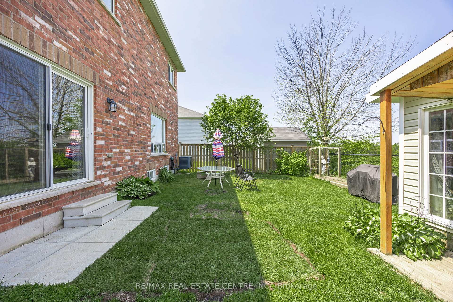 Photo 6 of 904 O'Reilly Crescent, Shelburne — HOMEH