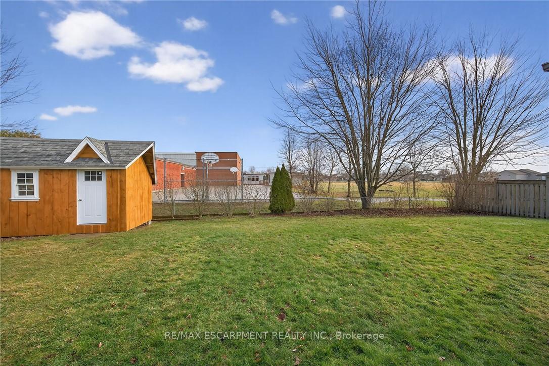 Photo 9 of 33 Oak Crescent, Haldimand — HOMEH