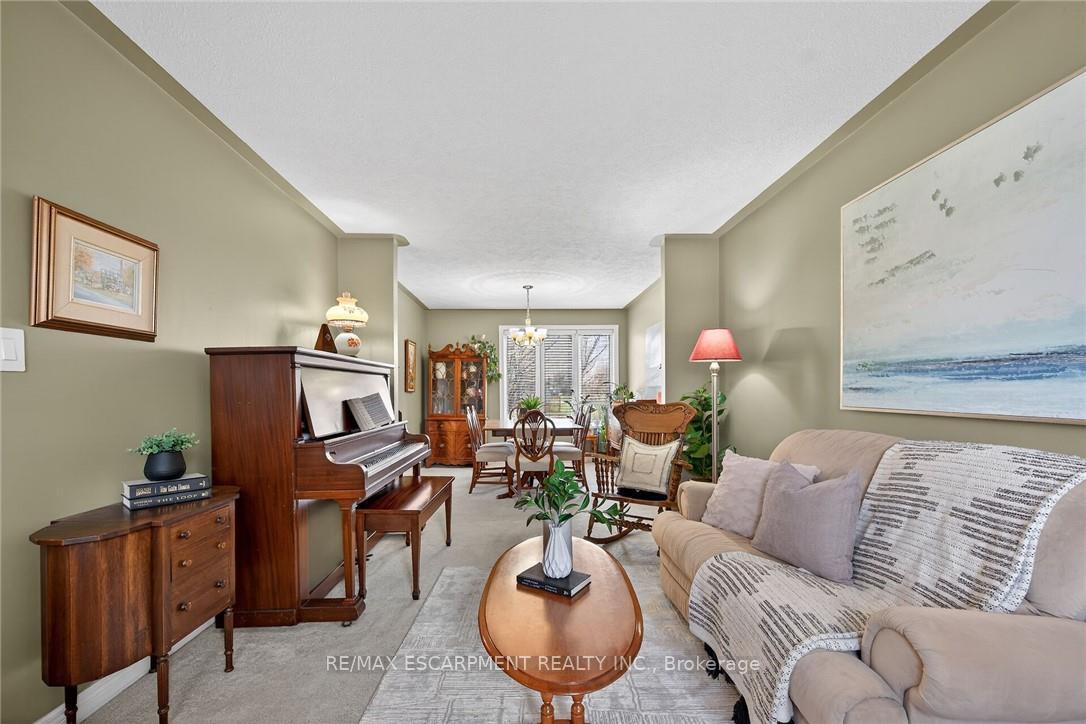 Photo 5 of 33 Oak Crescent, Haldimand — HOMEH