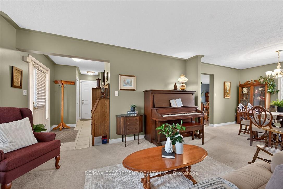 Photo 28 of 33 Oak Crescent, Haldimand — HOMEH