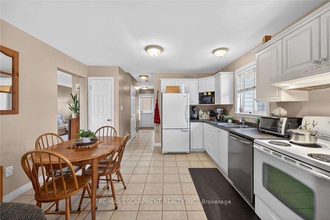 Photo 24 of 33 Oak Crescent, Haldimand — HOMEH