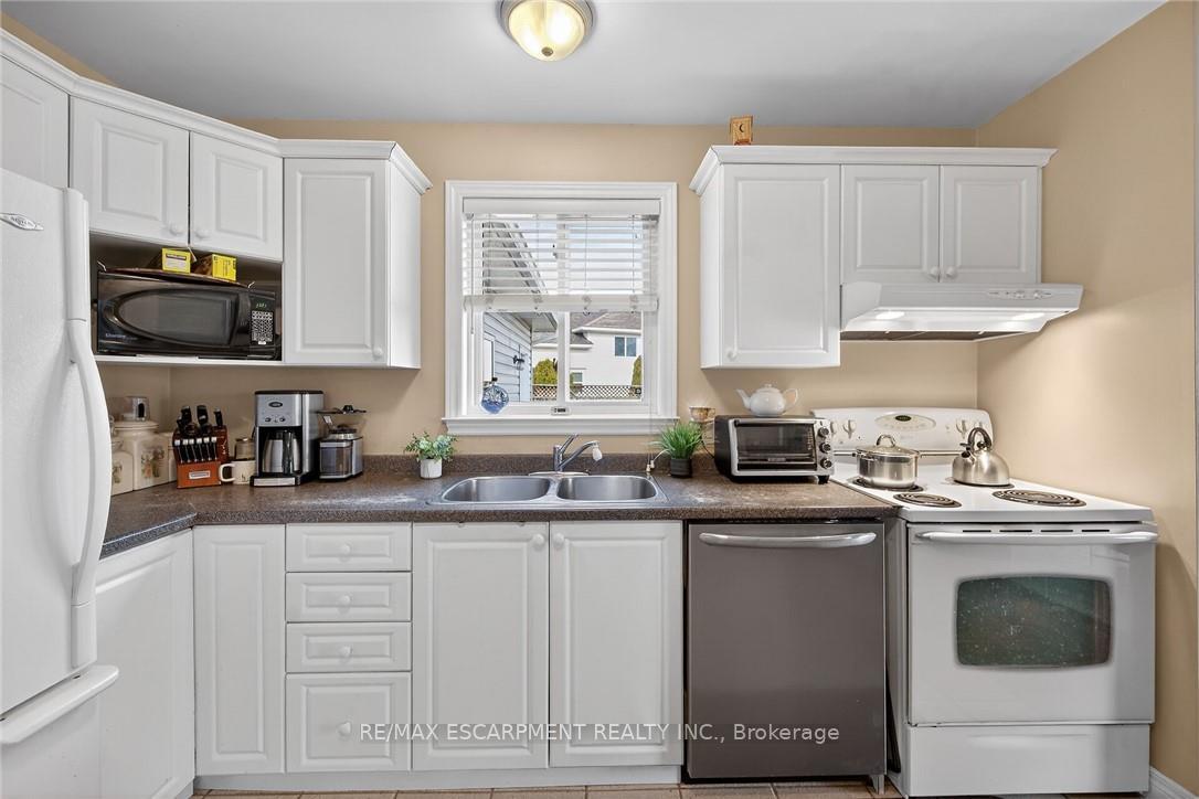 Photo 7 of 33 Oak Crescent, Haldimand — HOMEH