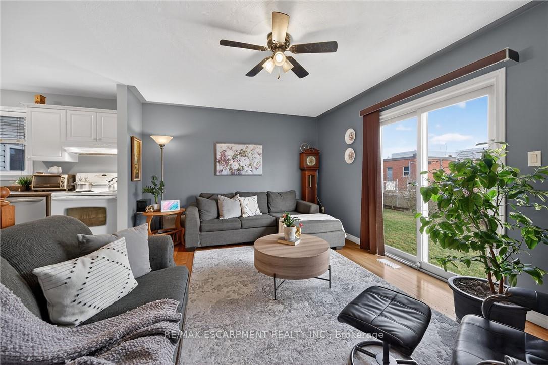 Photo 8 of 33 Oak Crescent, Haldimand — HOMEH