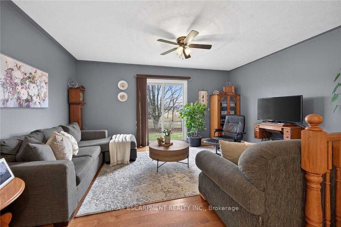 Photo 37 of 33 Oak Crescent, Haldimand — HOMEH