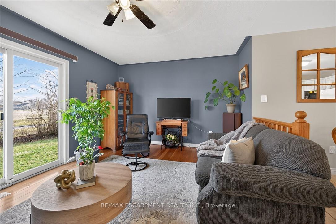 Photo 17 of 33 Oak Crescent, Haldimand — HOMEH