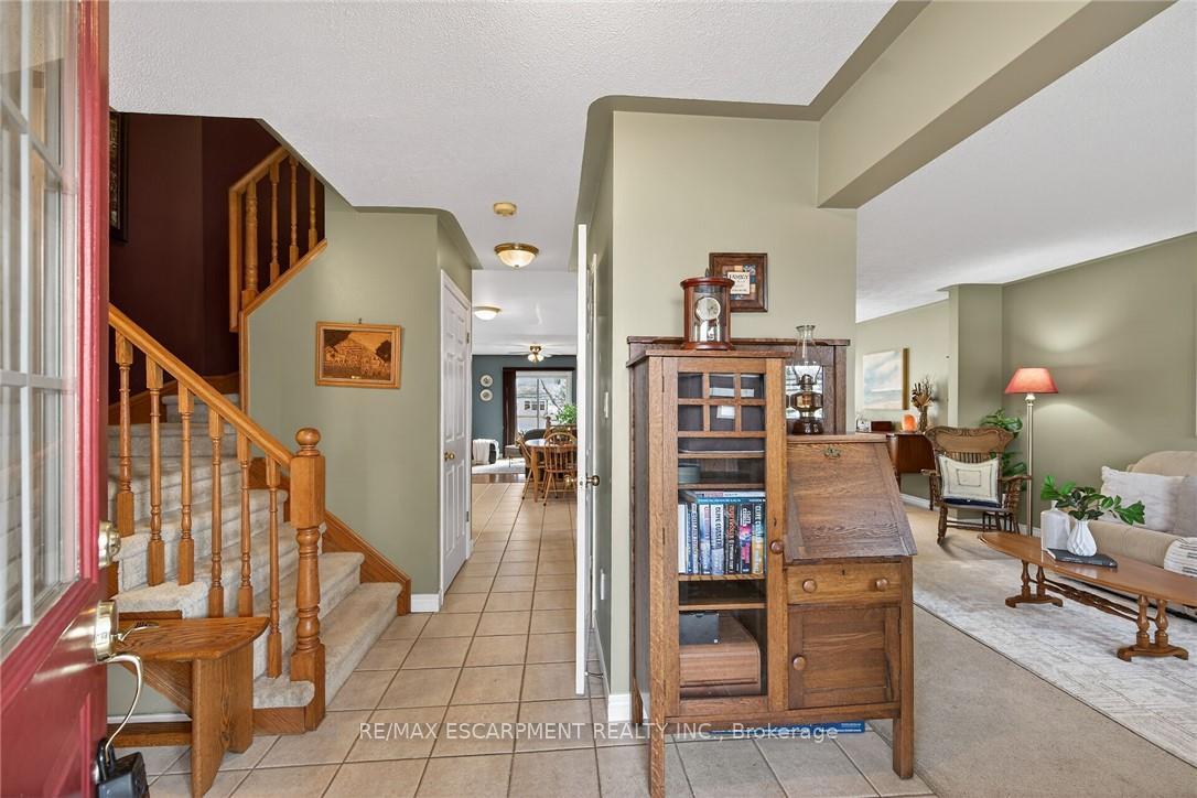 Photo 15 of 33 Oak Crescent, Haldimand — HOMEH