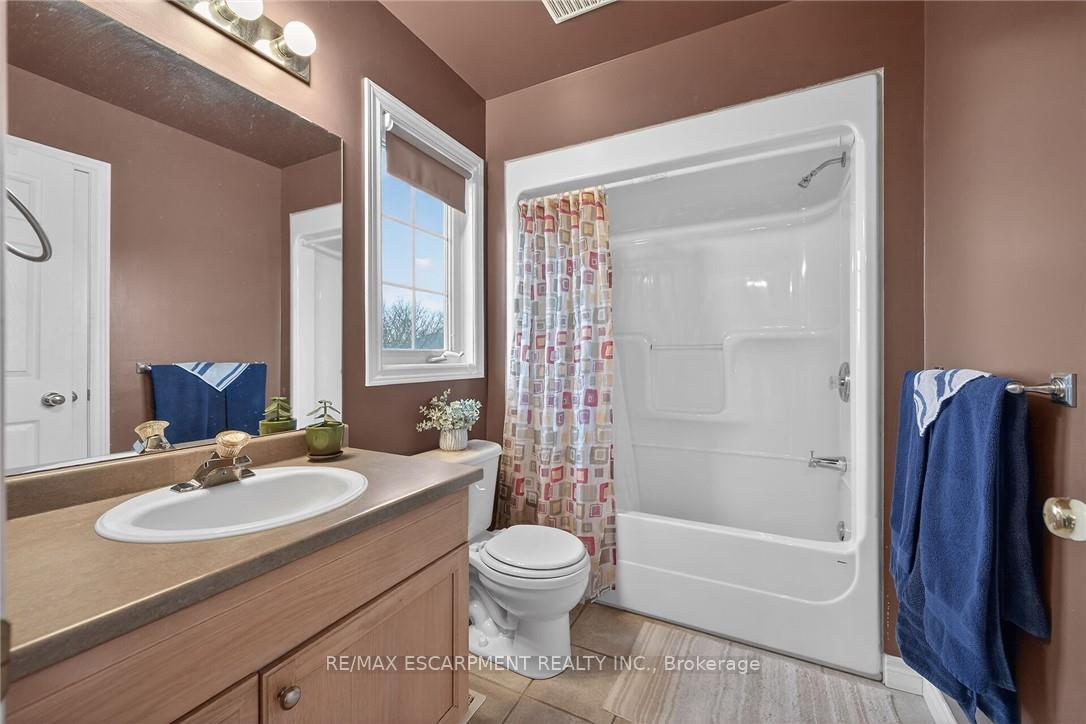Photo 39 of 33 Oak Crescent, Haldimand — HOMEH